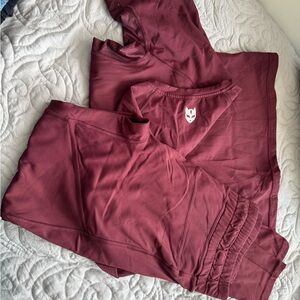 Women's Gaidama maroon no go set short sleeve top and spats medium
